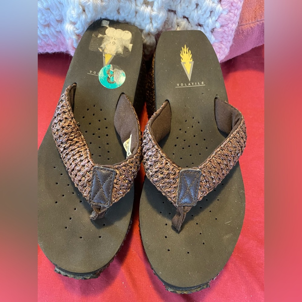 Volatile Island wedge sandals size 8